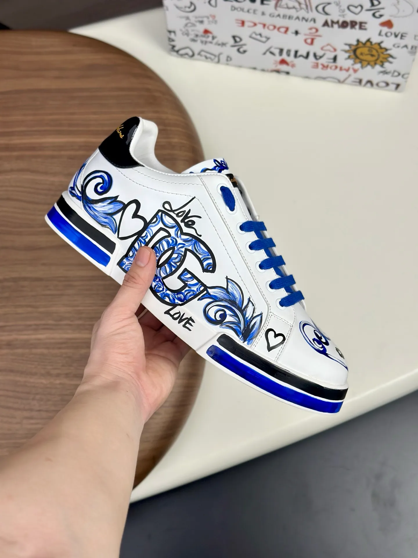 New product 💰900 DG Dolce & Gabbana men's shoes 💰ortofino graffiti calfskin sneakers ♞size; 39~44 (customized 38.45.46) Iconic men's shoes 💰ortofino series of sneakers, classic and timeless style, now presented with fashionable details. The calfskin engraved DG logo is a subtle finishing touch. Men's shoes💰ortofino calfskin sneakers: